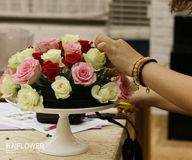 Cắm hộp hoa hình chữ nhật phá cách tặng sinh nhật nữ thật đơn giản