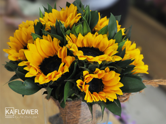 lợi ích của việc đặt hoa tươi trong phòng làm việc