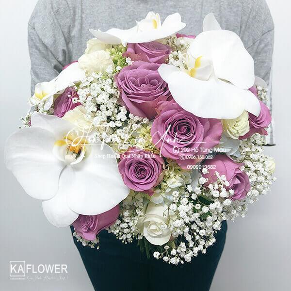 Hoa cầm tay cô dâu Cất Bước