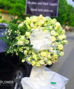 Vòng hoa tang lễ Hồng Phai